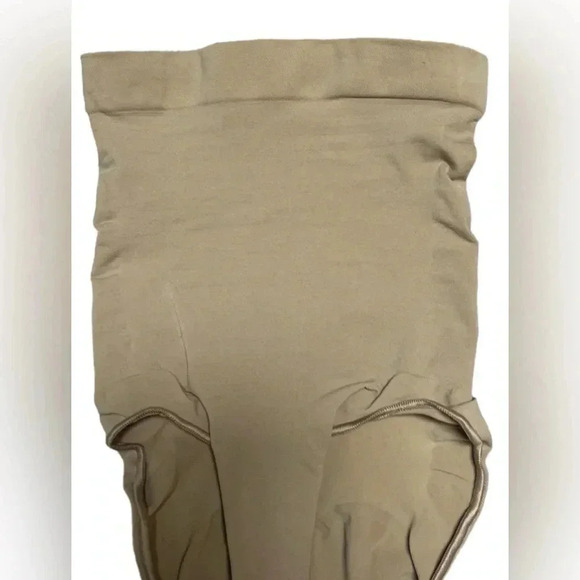 Skims Women’s Size XS Seamless Sculpt High-Waisted Brief in Clay - Picture 6 of 7